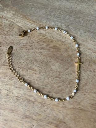 Picture of Bracelet Croix Dorée & Perles Blanches – Acier Inoxydable