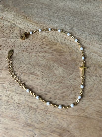 Picture of Bracelet Croix Dorée & Perles Blanches – Acier Inoxydable